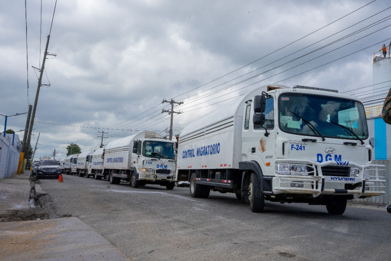 Camiones de la Dirección General de Migración