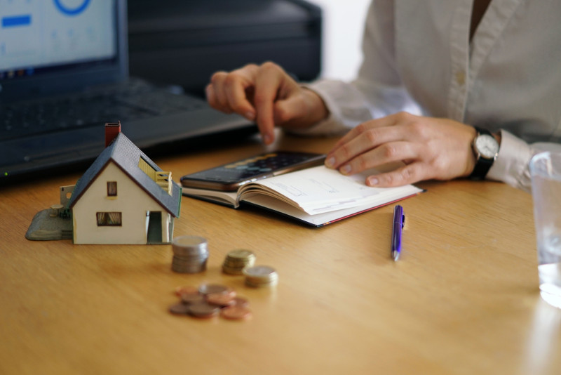 Analizar la capacidad de pago antes de endeudarse con una hipoteca. Foto: Open Comunicación.