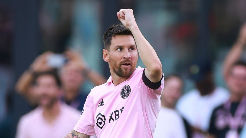 Lionel Messi celebra tras marcar su gol.