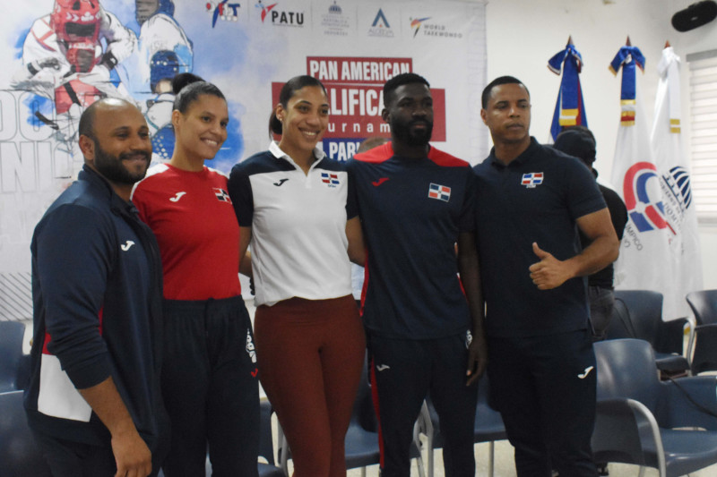 Parte de la delegación dominicana que participará en la justa de taekwondo.