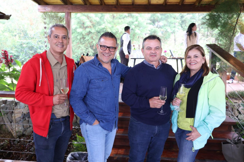 Hilton Ovalles, José Roberto Hernández, Javier Urdaneta y Ondina de Ovalles