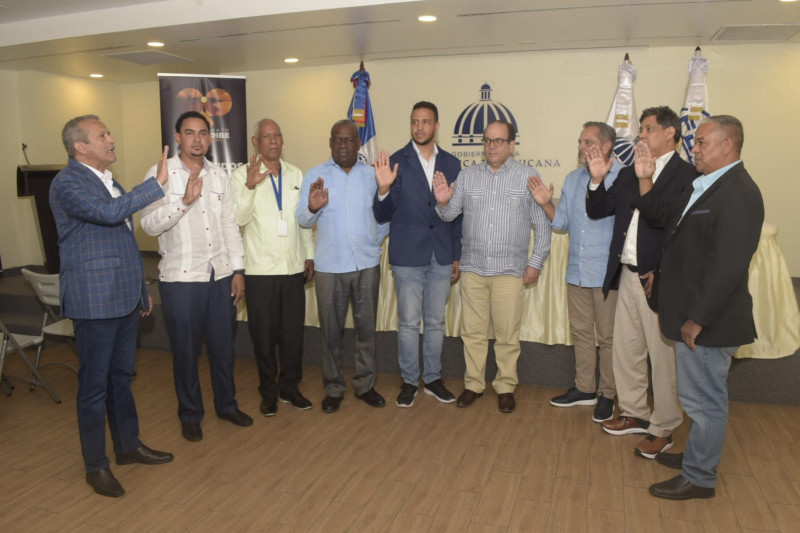 Juan Vila, presidente de ITTF Américas, juramentó a los miembros del comité organizador.