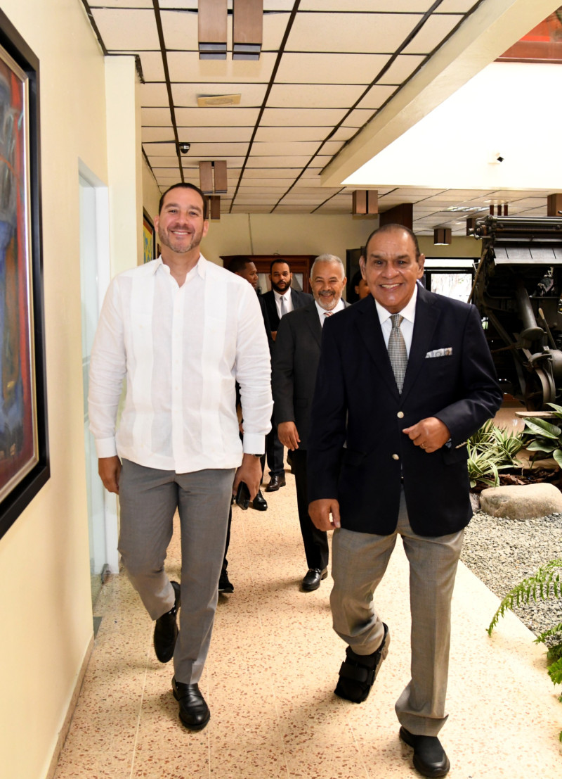 El director del Listín Diario, Miguel Franjul, acompaña a Joel Díaz Ureña a la redacción del decano de la prensa nacional.