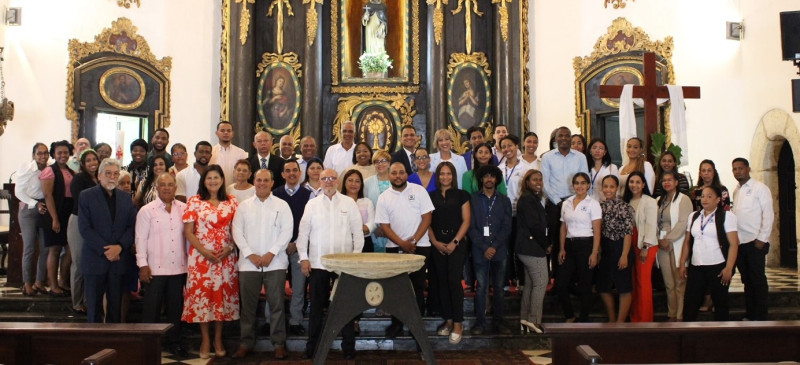 Miebros de la junta Directiva y colaboradores de CENAPEC durante la misa