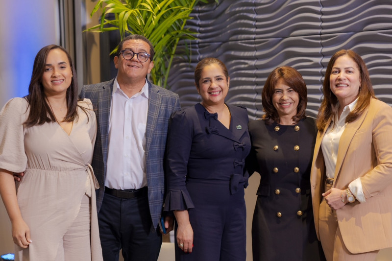 1 Adelsi De Polanco, Rene Garcia, Irlonca Tavaerez, Nilsa Sanchez, Icelsa Garcia De Medrano