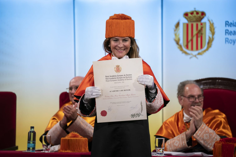Un momento durante la jornada de investidura de la alcaldesa del Distrito Nacional, Carolina Mejía, en Barcelona, España.