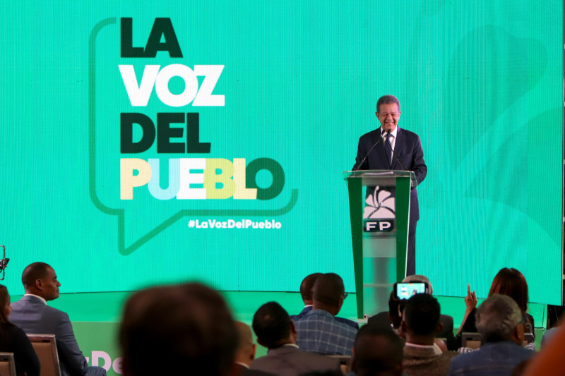 El candidato presidencial del partido Fuerza del Pueblo (FP), Leonel Fernández, aseguró este lunes, durante la primera emisión de “La Voz del Pueblo”, que 288 artículos, equivalente al 79.1%, de la canasta básica familiar han registrado en los últimos tres años un incremento interanual de dos dígitos en sus costos.