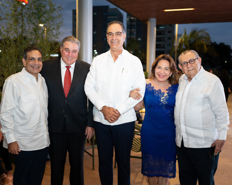 Michael Hazim, José Hazim Frappier, Santiago Hazim, Vilma Torres de Hazim y Julio Hazim.