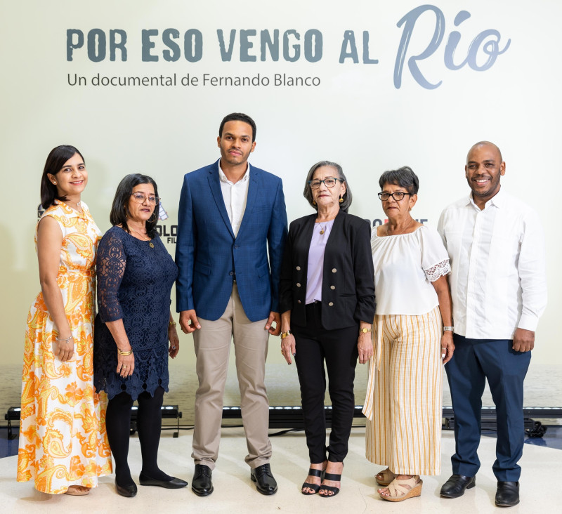 Edelin Rodríguez, Yolanda Then, el director Fernando Blanco, Sintia Then, Anny Then y Alexander de la Rosa