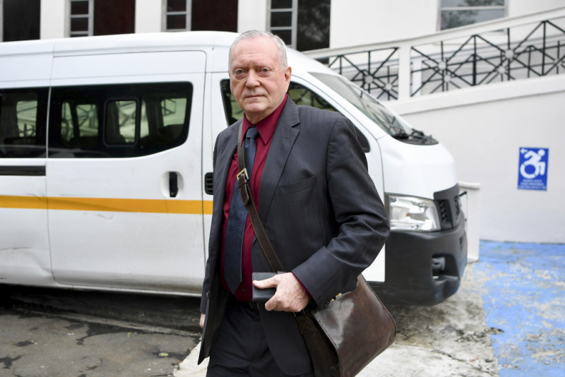 Jürgen Mossack, socio del bufete de abogados Mossack-Fonseca, sale de la Corte Suprema al culminar el primer día del juicio por presunto lavado de dinero del caso Papeles de Panamá