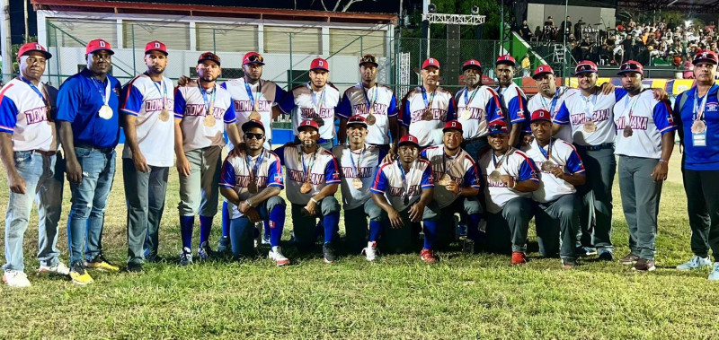 El equipo de softbol masculino de mayores ganó la medalla de plata en el XII Campeonato Panamericano y clasificó a las fases del Mundial que arranca en junio.