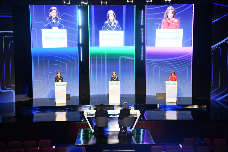Las candidatas a la vicepresidencia del país, Raquel Peña, Ingrid Mendoza y Zoraima Cuello debatieron este martes diferentes tópicos, entre ellos el tema migratorio.