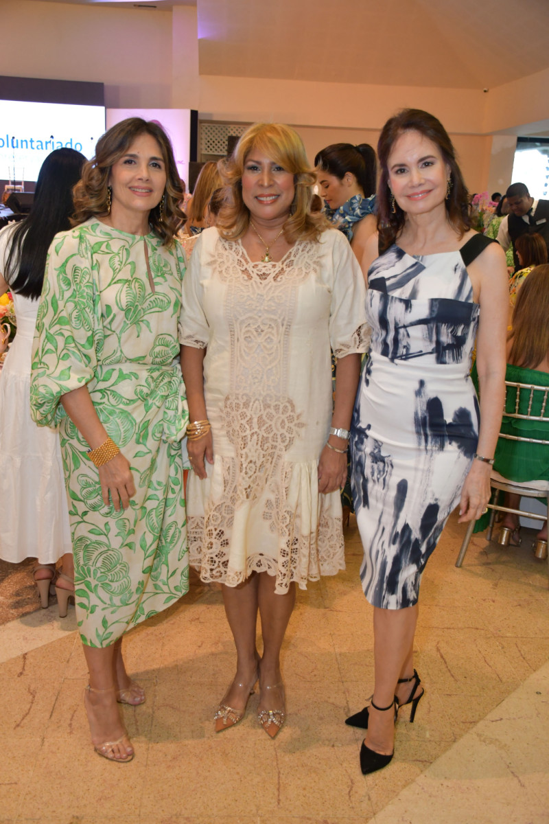 Patricia Álvarez, Fina Flores y Luisa Valdez.