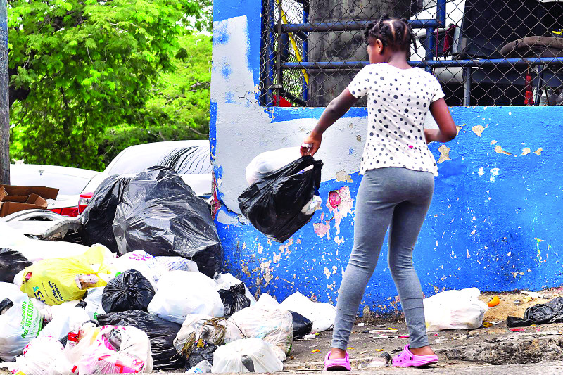 La basura se acumuló en diversas localidades durante el proceso de transición para la toma de posesión de nuevos alcaldes.