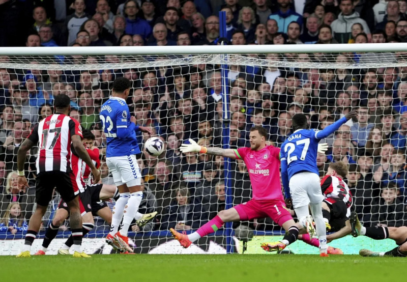 Idrissa Gueye sentencia el 1-0 con un  golazo para darle el triunfo a Everton.