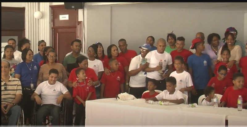 Parte de los participantes en la actividad organizada por Miderec en el Club de la Corporación Dominicana de Empresas Eléctricas Estatales.
