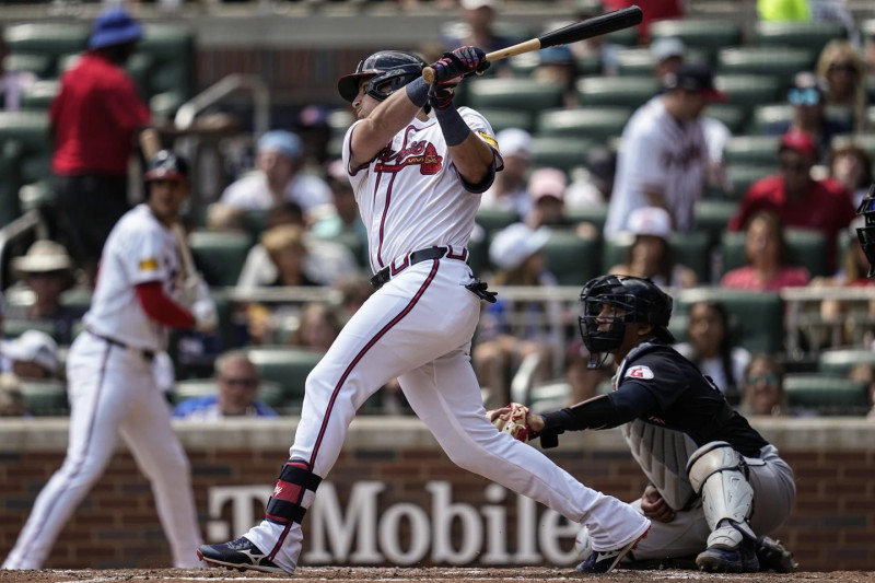 Austin Riley dispara el sencillo del triunfo contra los Guardianes.