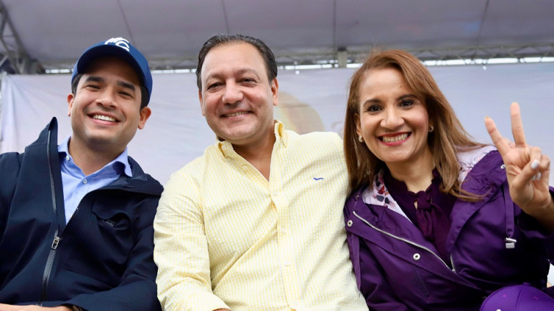 Omar junto a Abel y Soramia en su recorrido por el Distrito Nacional