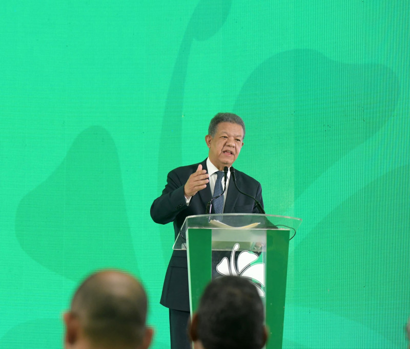 Fotografía muestra al candidato a la presidencia por la Fuerza del Pueblo, Leonel Fernández.
