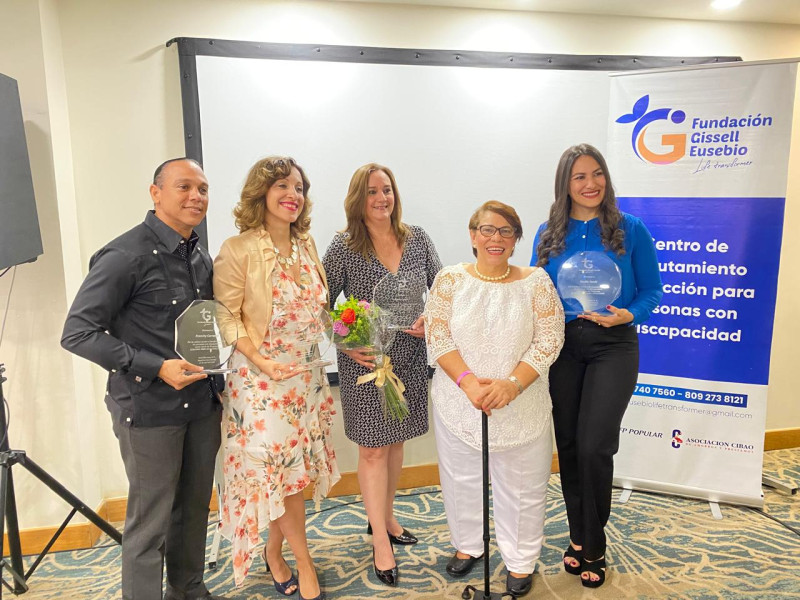 Franchy Carrasco, Vivianne Kieffer, Flavia Vargas, Gisela Eusebio Rodríguez, y Nadia Senki.