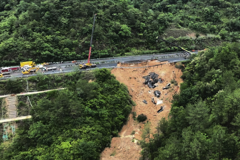 tramo de carretera colapsado de la autopista Meizhou-Dabu en Meizhou