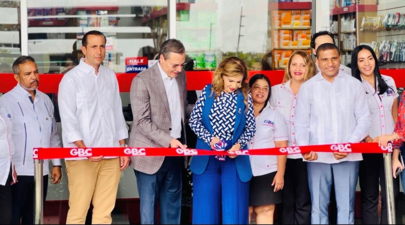 En el corte de cinta participaron: Johanna Collado, Luis Hernández, Sara Hernández, Samuel Arias, Ricardo Ramírez, Alitza Sánchez, Helen Jaquéz, Rafael Domínguez  y Vargavila Riverón.