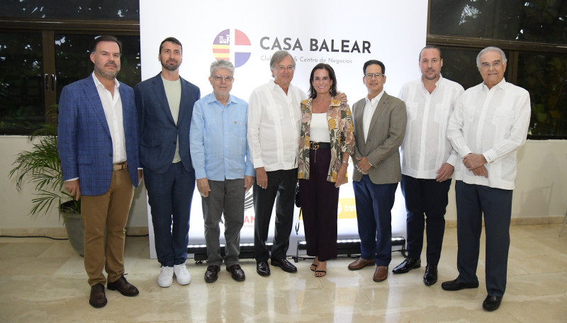 Miguel Roig, Pere Salom, Andrés Ferrer, Antonio Pérez-Hernández, Pilar Lladó, Juan José Alorda, Juan José Lladó y Gabriel Roig.