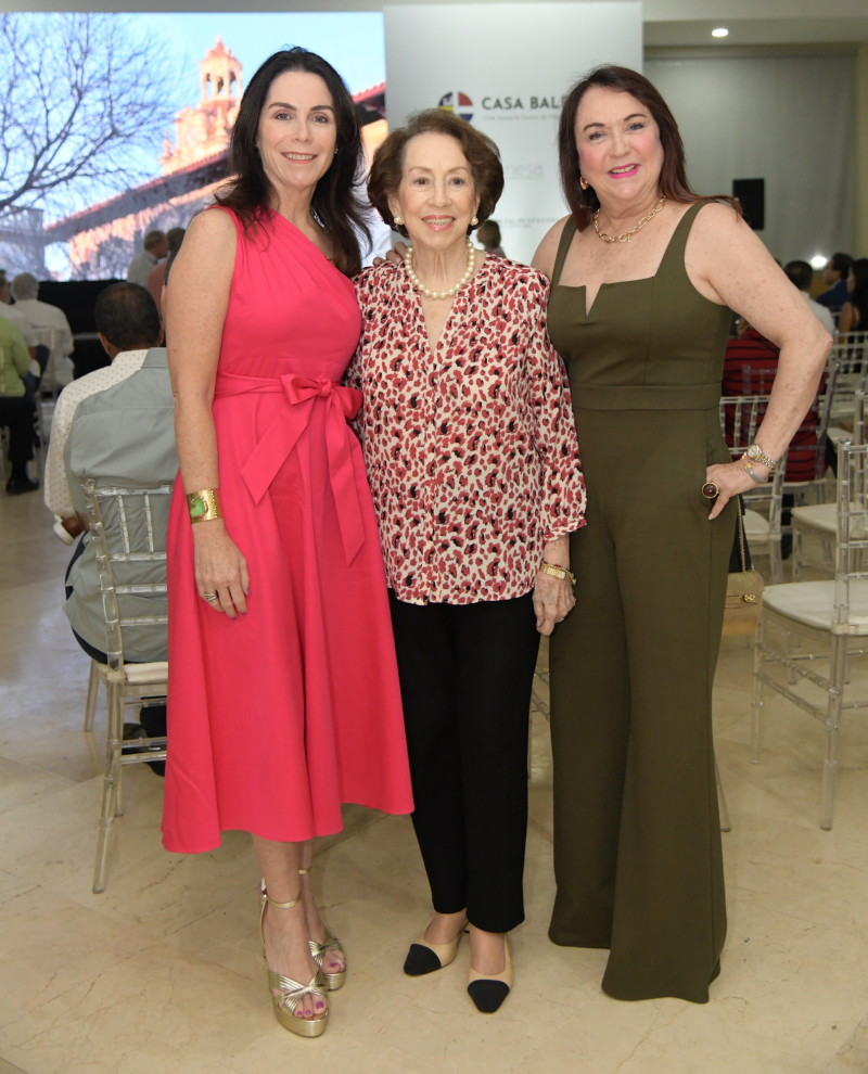 Michelle Dupuy, Polita Barceló y Ana María Barceló.