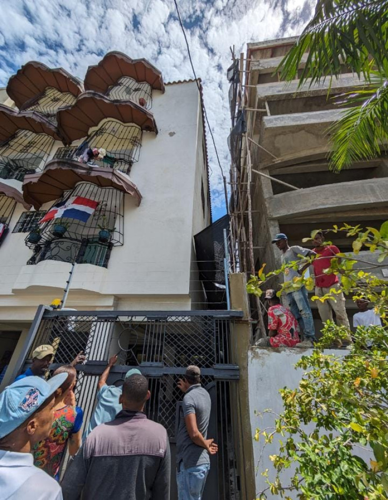 Fotografia muestra el edificio en construccion de donde cayó el obrero.