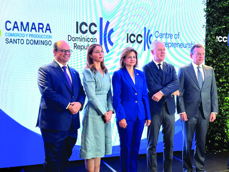 La vicepresidenta Raquel Peña, junto a representantes de la Cámara y el ICC, en el acto de inauguración.