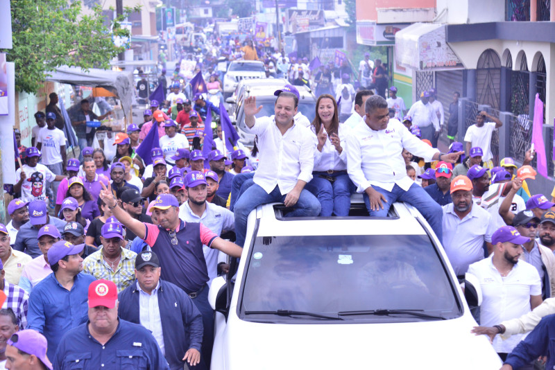 El candidato presidencial del Partido de la Liberación Dominicana (PLD), Abel Martínez encabeza caravana en Higüey.