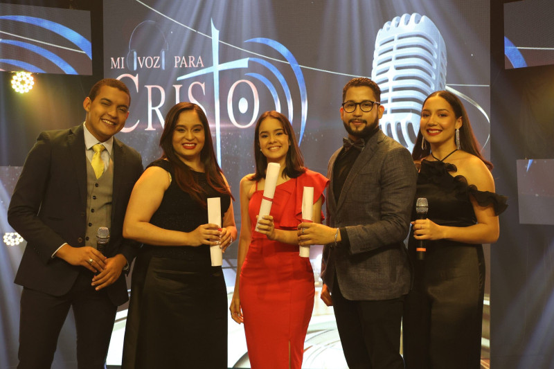 Karol Peralta, Ivan Pujols y Paola Pujols ganaron los primeros lugares del programa de temporada “Mi Voz para Cristo”.