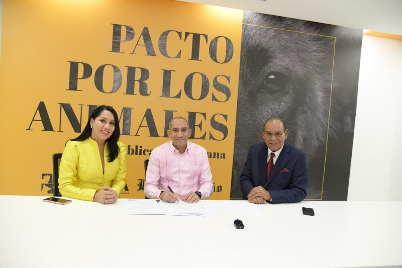 El presidente de la DNCD igual dijo presente en el pacto por la protección de los animales