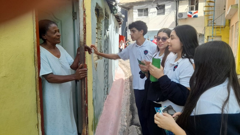 Los alumnos realizan diferentes acciones por el bien del ecosistema.