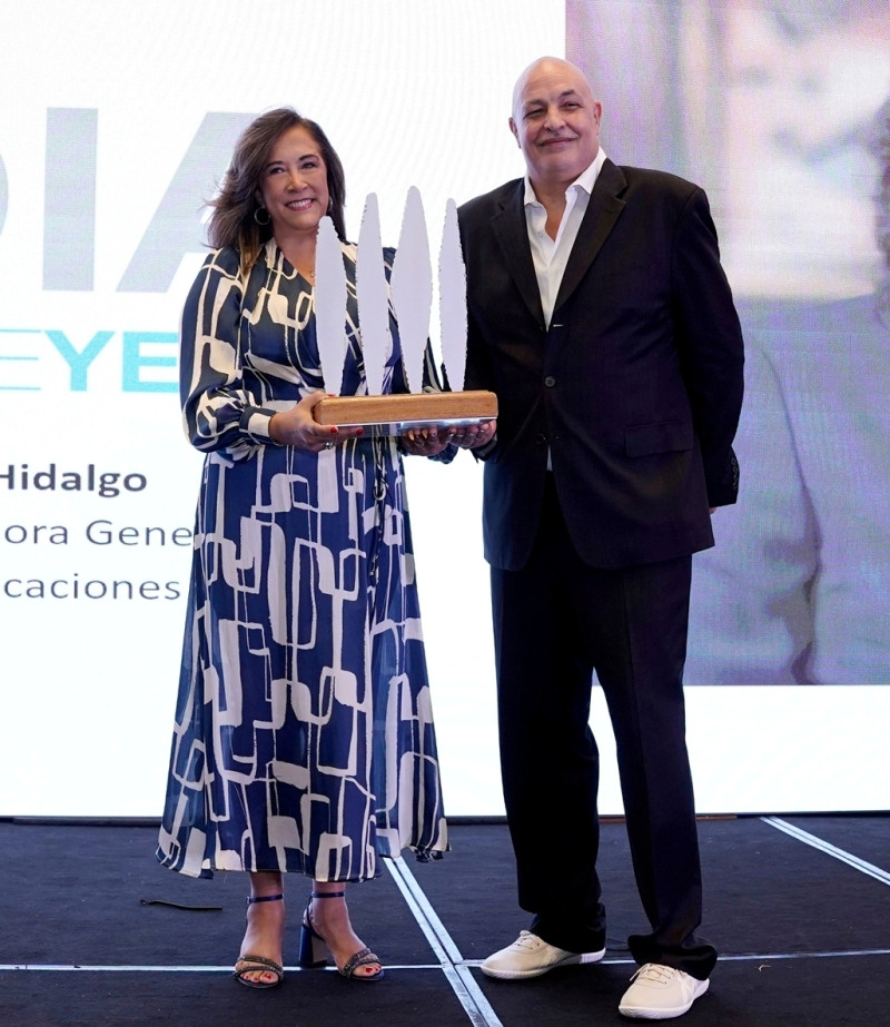 Gema Hidalgo de Vargas y Carlos Suárez.