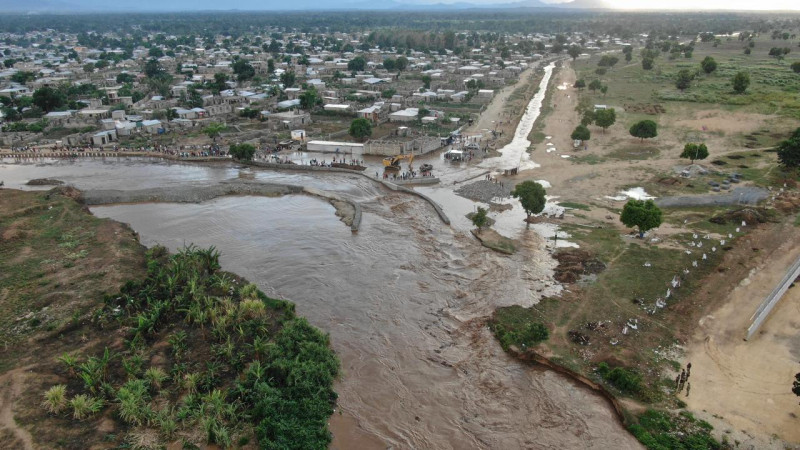 Desborde del canal en el río Masacre.