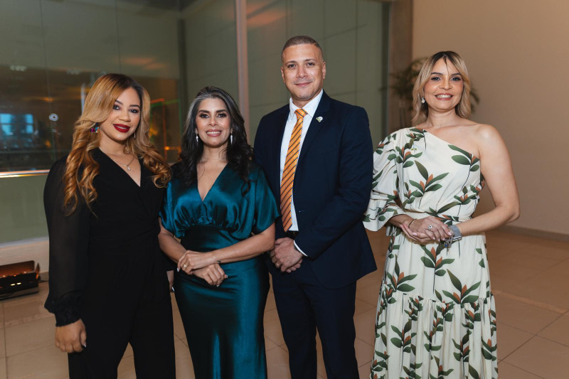 Anabel Vásquez, Giovanna Ramos, Carlos Suero y Elaine Rodríguez.