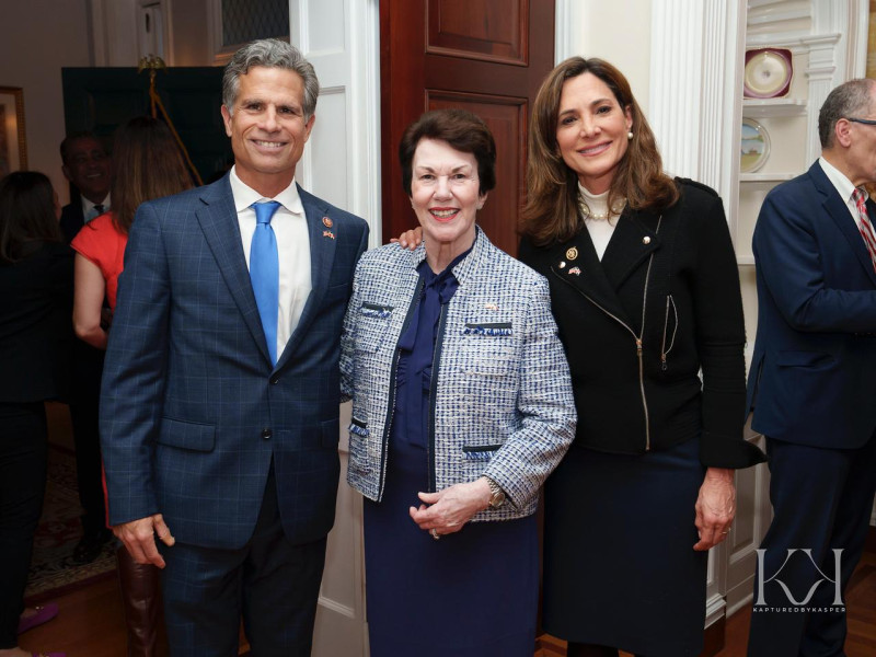 Dan Meuser, Sonia Guzmán y María Elvira Salazar.