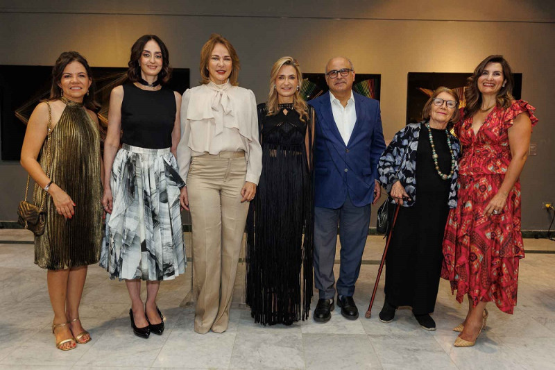 Carol Felix, Rita Abinader, Milagros Germán, Luz Boteroy Héctor, JoséRizek, Marianne de Tolentino y Gía Caro