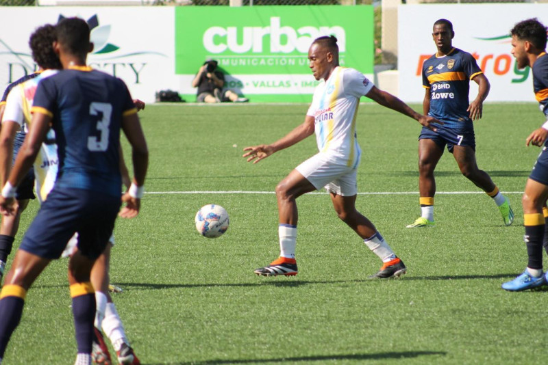 Acción del partido entre Atlántico Fc y Pantoja