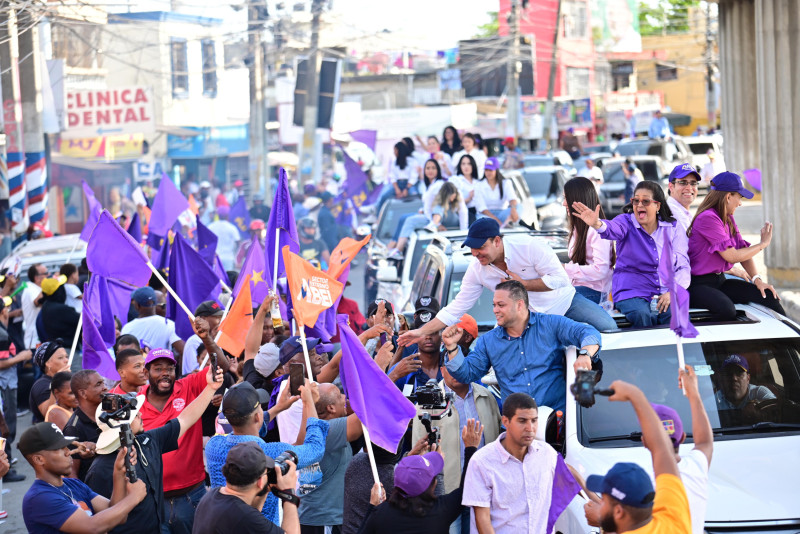 El candidato presidencial del PLD, Abel Martínez, encabezó marcha en Santo Domingo Norte y Este.