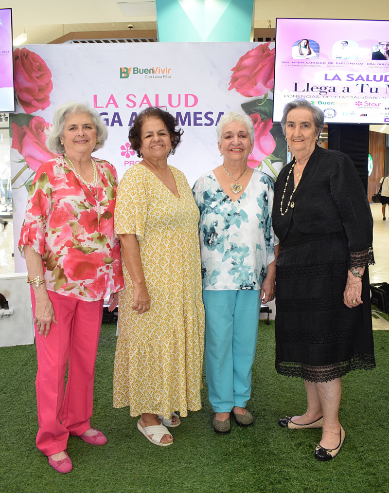 Mayra de Franco, Ana Angelica Moreno, Margarita Mendoza y Agueda Santos de Mateo.