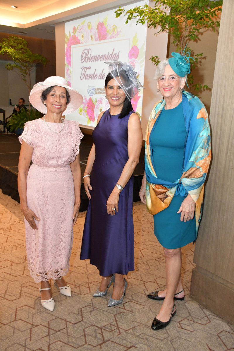 Rosa Nieves Paulino, Juana Gómez Martínez y Haydee Benoit.