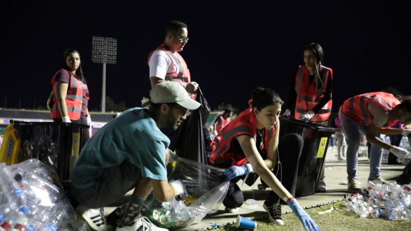 400 volunatrios pertencen a la iniciativa para recolección y gestión adecuada del plástico PET en eventos masivos.