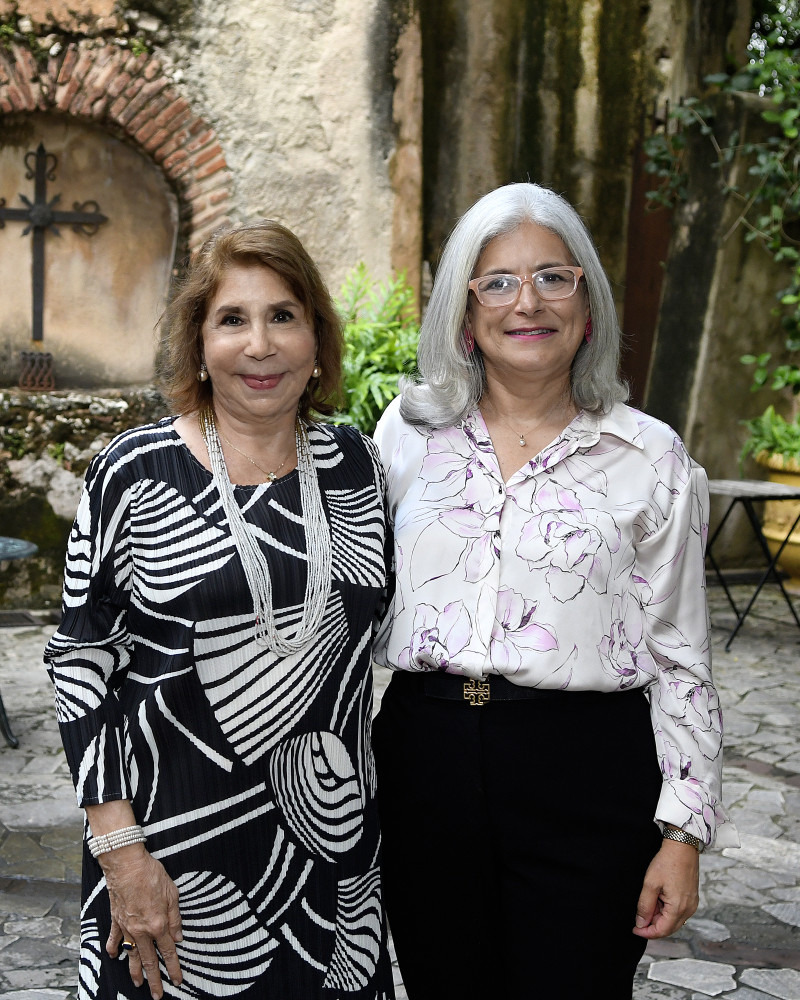 Luisa Pérez Viñas y Cecilia García