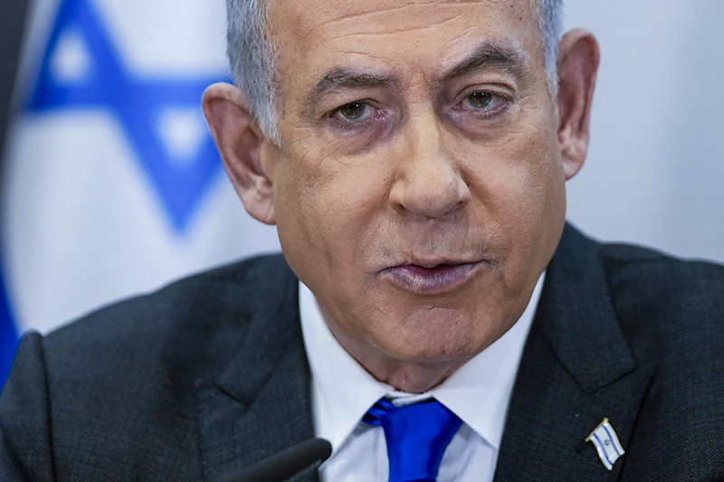 El primer ministro de Israel, Benjamin Netanyahu, preside una reunión del gobierno en la base militar Kirya, donde se encuentra el Ministerio israelí de Defensa, en Tel Aviv, Israel, el 24 de diciembre de 2023.