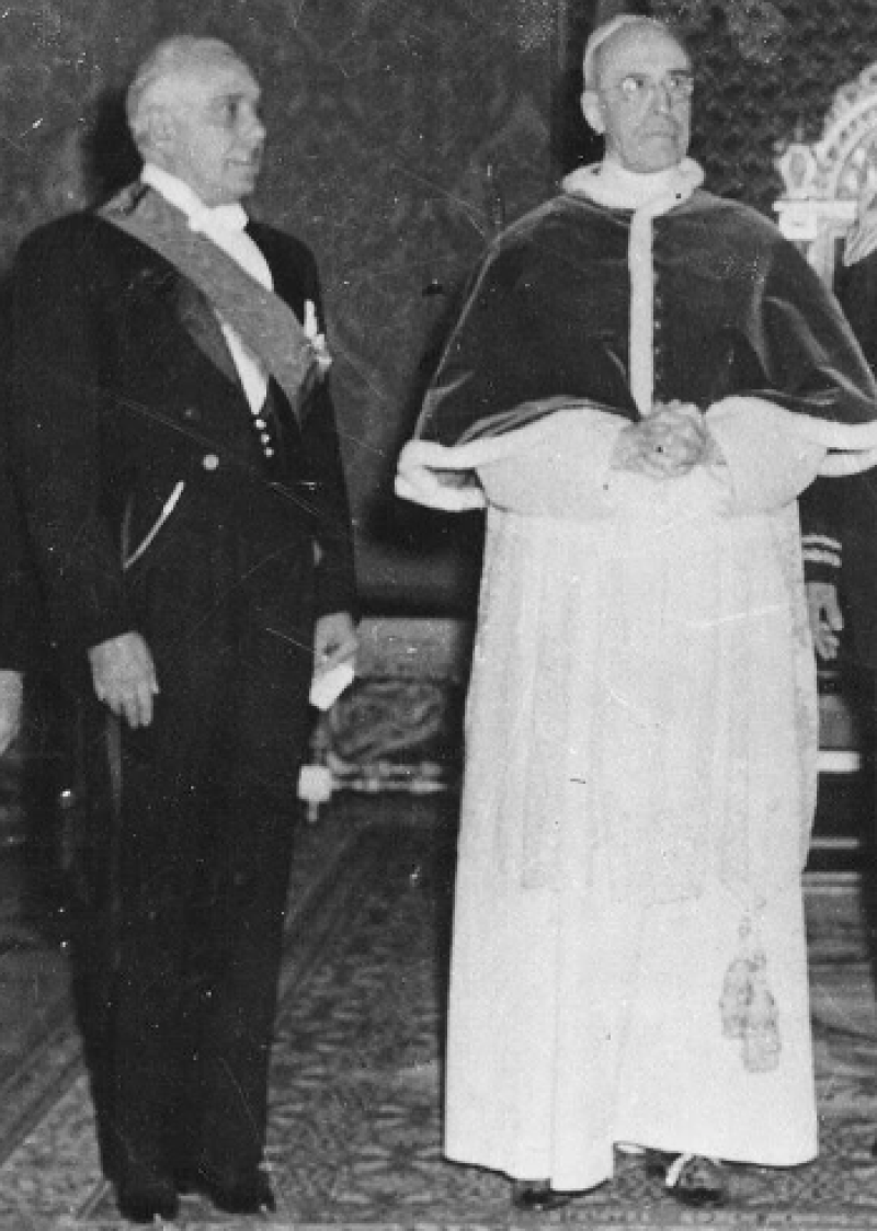 Generalisimo doctor Rafael Leónidas Trujillo Molina acompañado del Papa Pio XII en la firma del concordato en la ciudad del Vaticano en 1954.