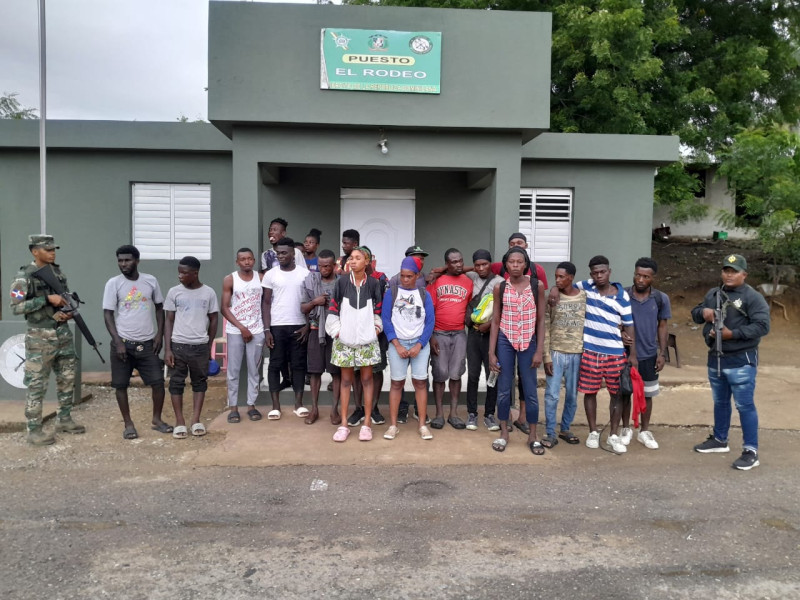 Ejército Dominicano han detenido en Dajabón dos grupos de haitianos