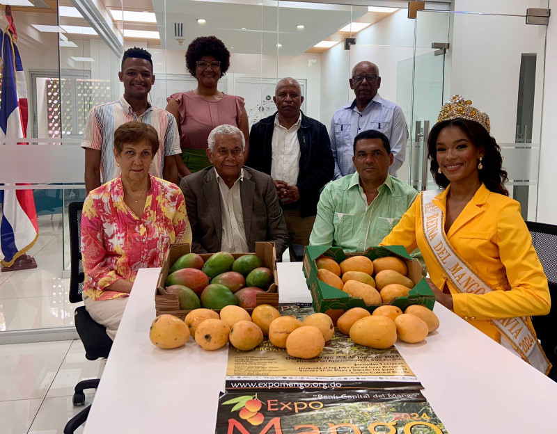Representantes del Clúster del Mango y equipo de organizacion de la deria del mango 2024