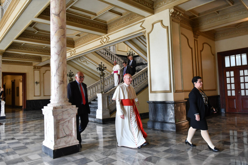 El cardenal Fernando Filoni, maestro de la Orden Ecuestre del Santo Sepulcro de Jerusalén, a su salida de la reunión con el presidente Abinader en el Palacio Nacional.